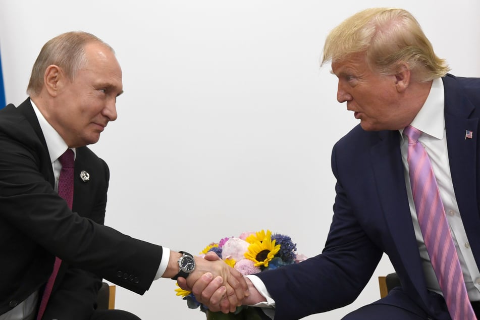 Der Kreml hat US-Berichte über angebliche Telefonate zwischen Staatschef Wladimir Putin und dem früheren US-Präsidenten Donald Trump nach dessen Ausscheiden aus dem Amt 2021 dementiert.