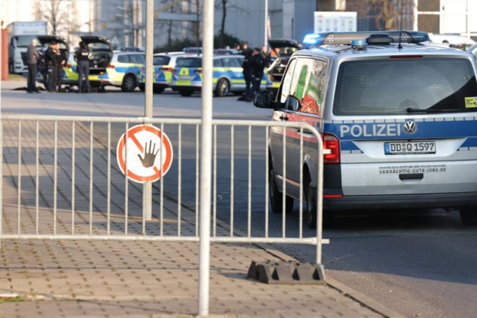 Leipzig: Großeinsatz unweit der Leipziger Buchmesse: Polizei sucht Gewerbepark ab