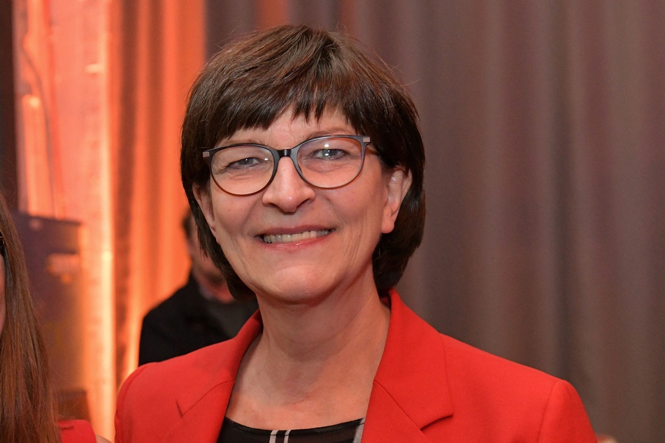 Gemeinsam mit Norbert Walter-Borjans steht Saskia Esken (59) seit 2019 an der Spitze der SPD.