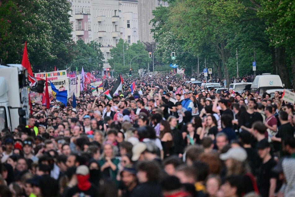 In diesem Jahr soll die große Demo am 1. Mai direkt am Görlitzer Park vorbeiführen. (Archivbild)