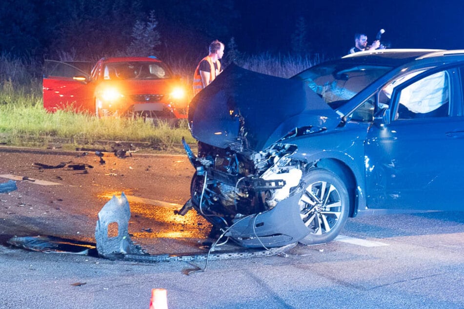 Kreuzungs-Crash in Nordsachsen: Fünf Menschen verletzt, vier davon schwer!