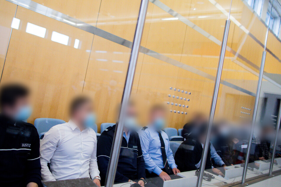 Die fünf Männer müssen sich vor dem Oberlandesgericht in Düsseldorf verantworten.