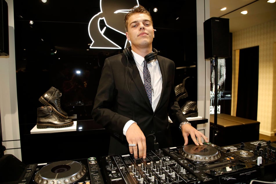 Otis Hagen Chevalier (36) legt zur Vernissage im Oktogon auf.