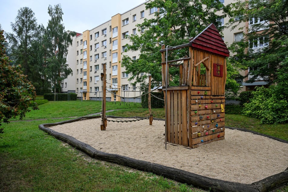 Auf diesem Spielplatz in Zschertnitz können die Kinder jetzt ohne Angst spielen.