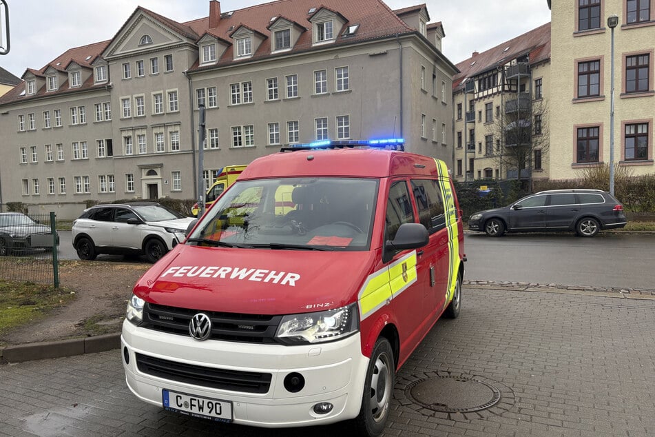 Die Feuerwehr rückte am Samstag zu einem Küchenbrand in einem Mehrfamilienhaus an der Wilhelm-Raabe-Straße aus.