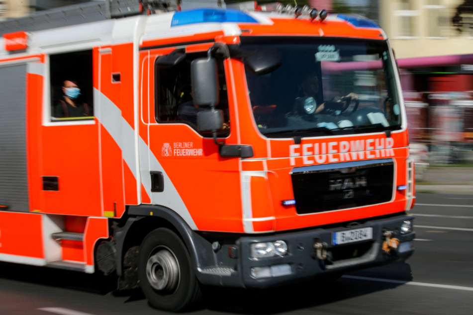 Die Feuerwehr war am gestrigen Sonntagnachmittag mit 60 Einsatzkräften in Berlin-Moabit zu Gange, um einen Brand zu löschen. (Symbolbild)