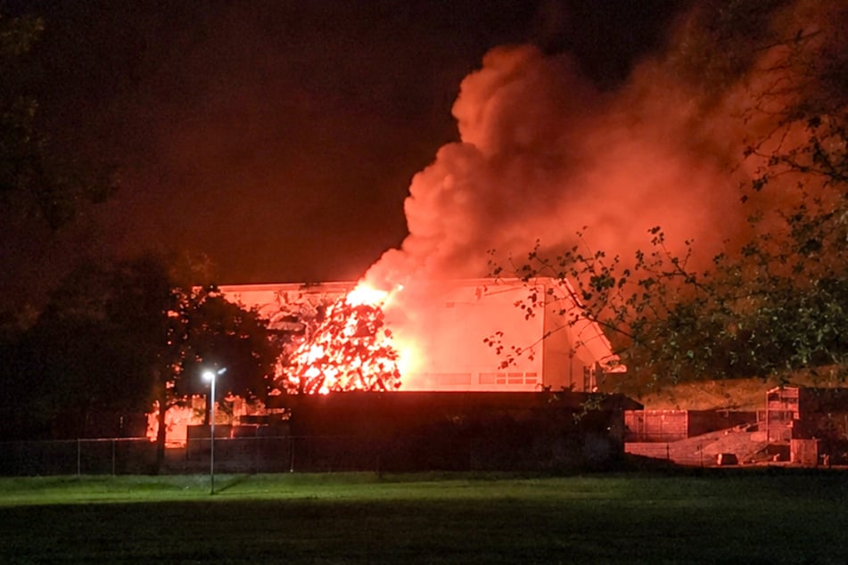 Die Anlage stand lichterloh in Flammen.