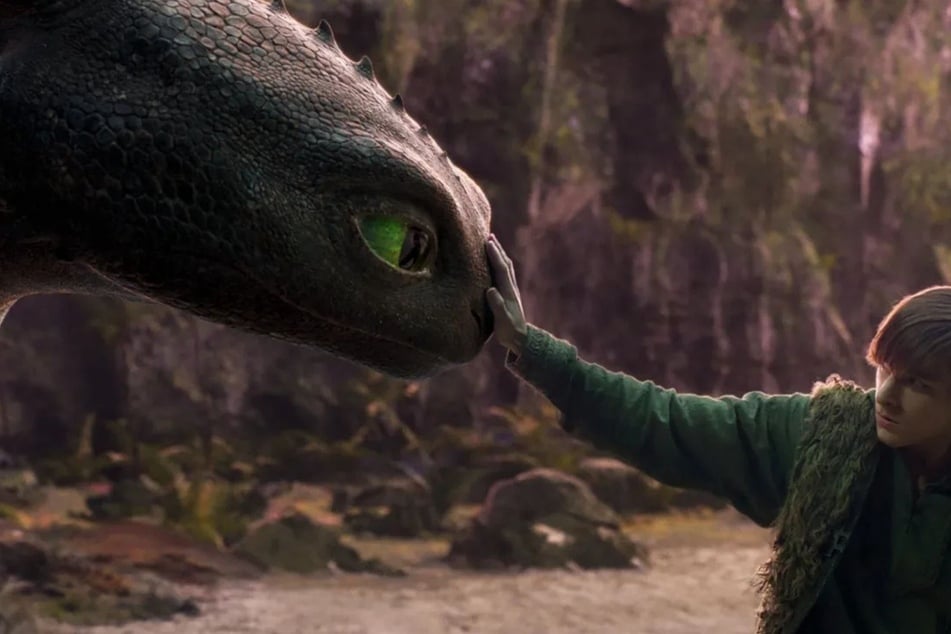 How to Train Your Dragon, a live-action reboot of the popular 2010 animated film, set the North American box office ablaze again in its second week, industry estimates showed Sunday.