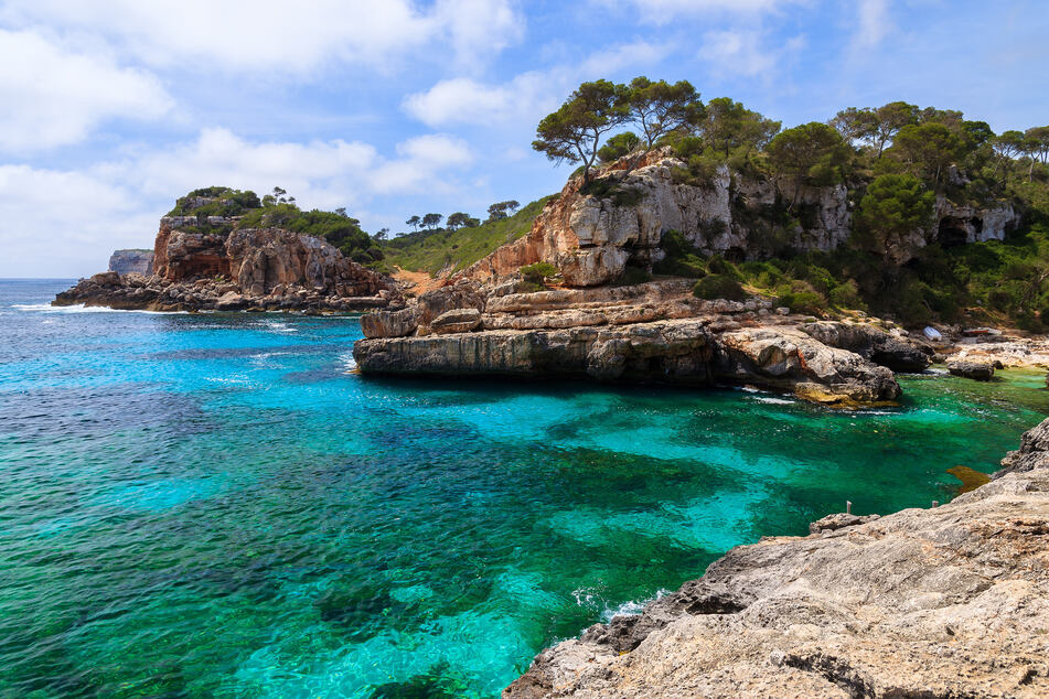 Die Bucht "Cala s’Almunia" ist im Südosten von Mallorca zu finden.