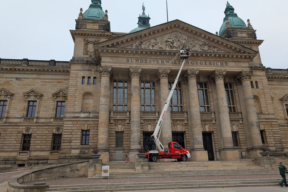 Es dient dem Schutz vor Tauben.