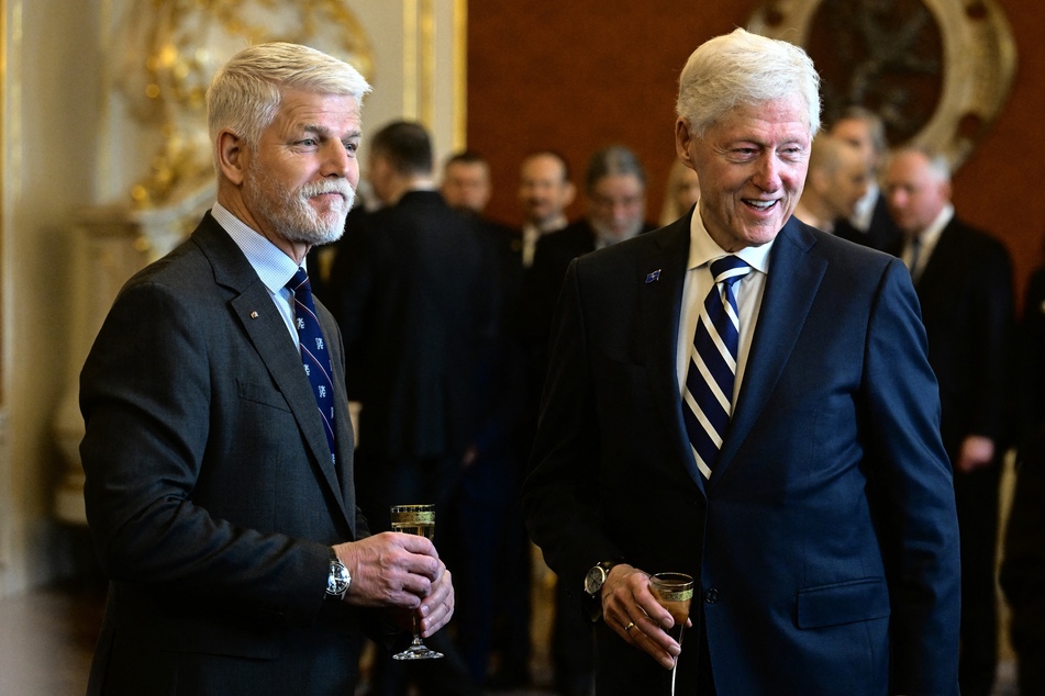 Czech President Petr Pavel (l.) and former US president Bill Clinton (r.) attend a reception in Prague on Tuesday where Pavel presented Clinton with the Czech Republic's Order of Tomáš Garrigue Masaryk.