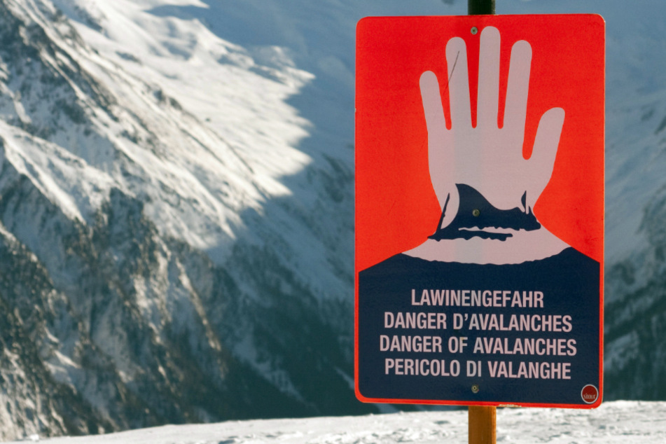 In Teilen der Bayerischen Alpen besteht aktuell die zweithöchste Lawinenwarnstufe. (Symbolbild)