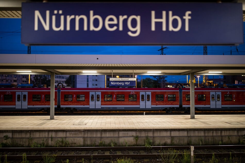 Am Nürnberger Hauptbahnhof gilt an diesem Wochenende: Waffen und andere gefährliche Gegenstände sind verboten.