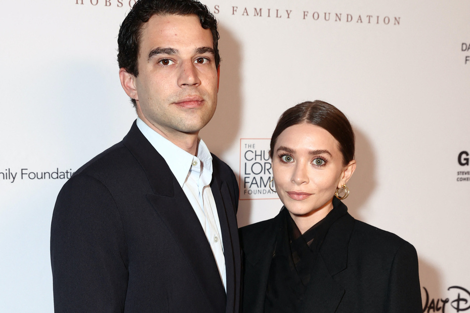 In a New York minute, Ashley Olsen (r) is a married lady! The TV star got secretly hitched to her longtime love Louis Eisner.