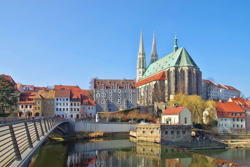 Rund 180.000 Euro Zinsen hätte der Landkreis Görlitz in den Jahren 2023 bis 2025 sparen können, wenn ...