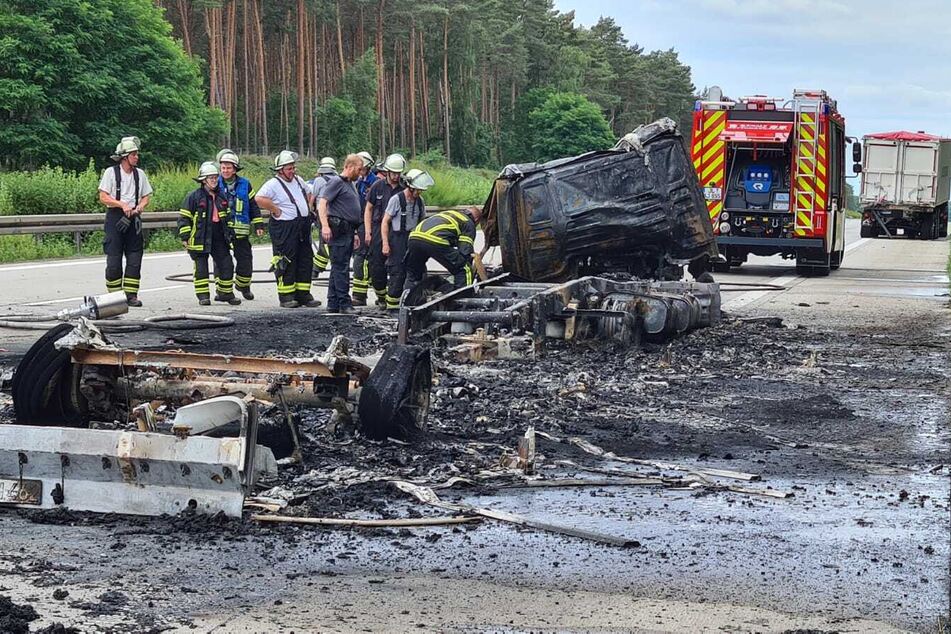 Unfall A2: Schon wieder tödlicher Lkw-Unfall auf A2: Autobahn Richtung Hannover gesperrt!