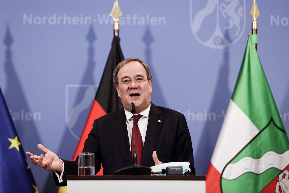 Armin Laschet (CDU) gibt ein Statement zum weiteren Vorgehen in der Corona-Pandemie nach einem virtuellen Treffen zwischen der Bundeskanzlerin und den Ministerpräsidenten der Länder.