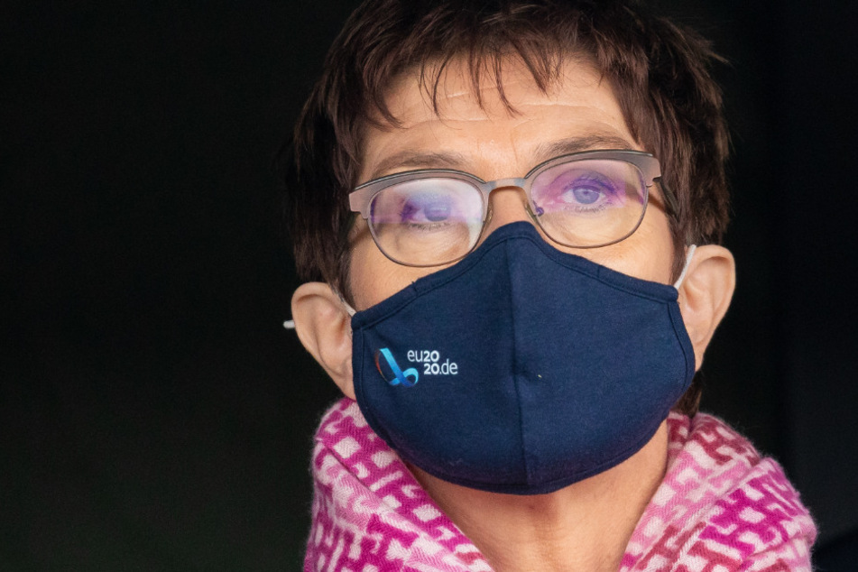 Corona-Alarm bei CDU-Vorsitzender: Annegret Kramp-Karrenbauer in Quarantäne!