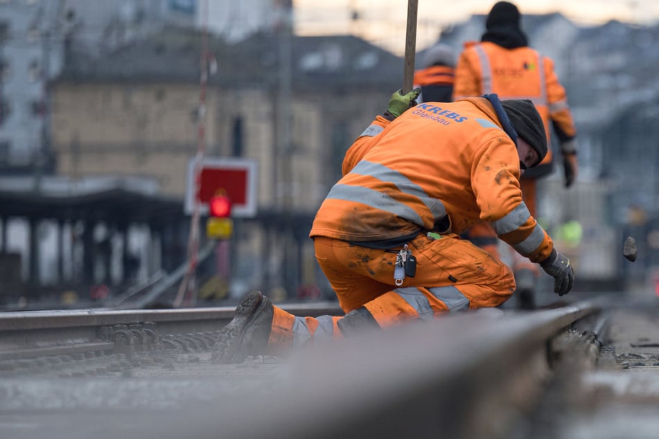 Bahnsperrung rechts des Rheins: Wie Pendler die nächsten Monate trotzdem an ihr Ziel kommen