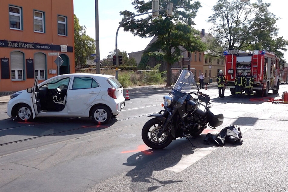In Magdeburg nahm ein 83-jähriger Autofahrer einem Biker die Vorfahrt.