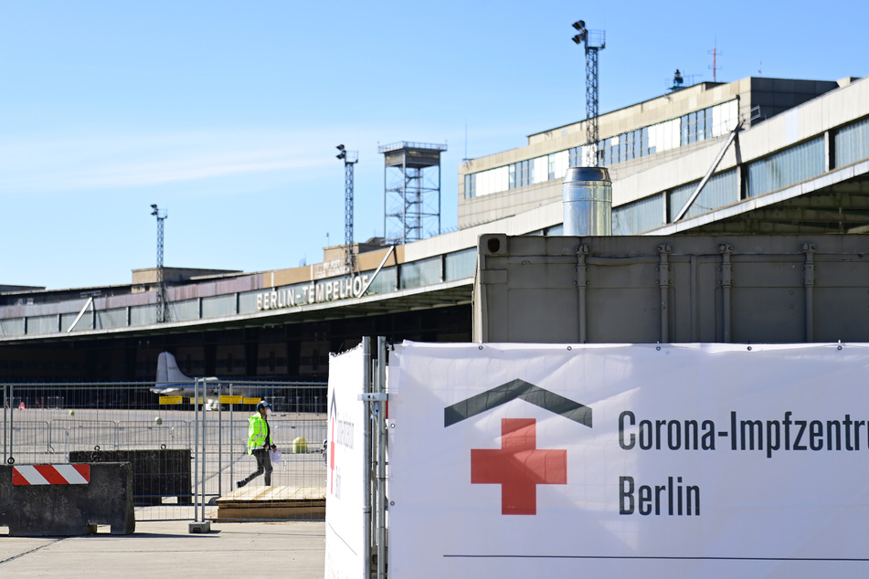 Das Impfzentrum im Hangar 4 des ehemaligen Flughafens Berlin-Tempelhof nahm zuletzt den Betrieb auf.