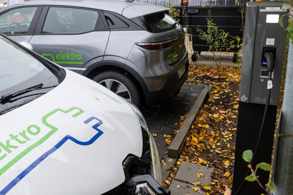 Immer mehr Carsharing-Plätze sollen mit E-Ladesäulen ausgestattet werden.