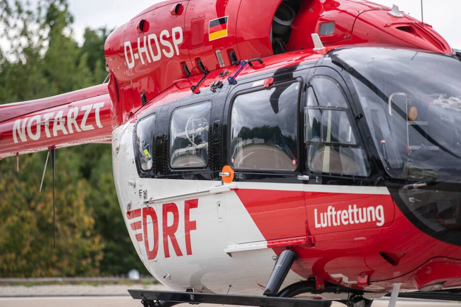 Der Schwerverletzte ist mit einem Rettungshubschrauber ausgeflogen worden. (Symbolfoto)