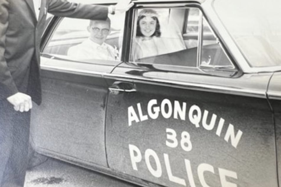 Vivien a Bill byli na svůj svatební den překvapeni policií.