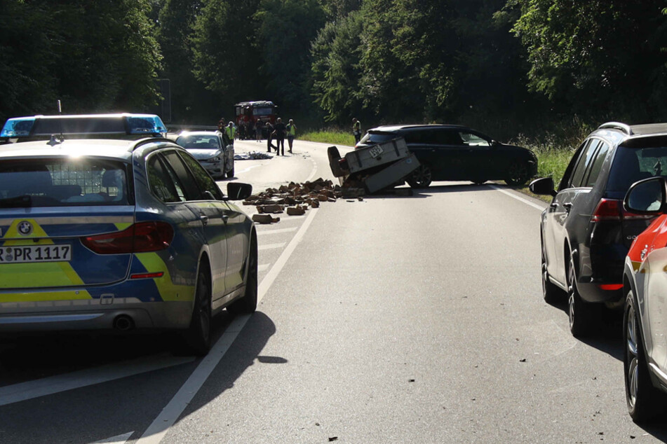 Bei dem tödlichen Verkehrsunfall waren drei weitere Fahrzeuge involviert.