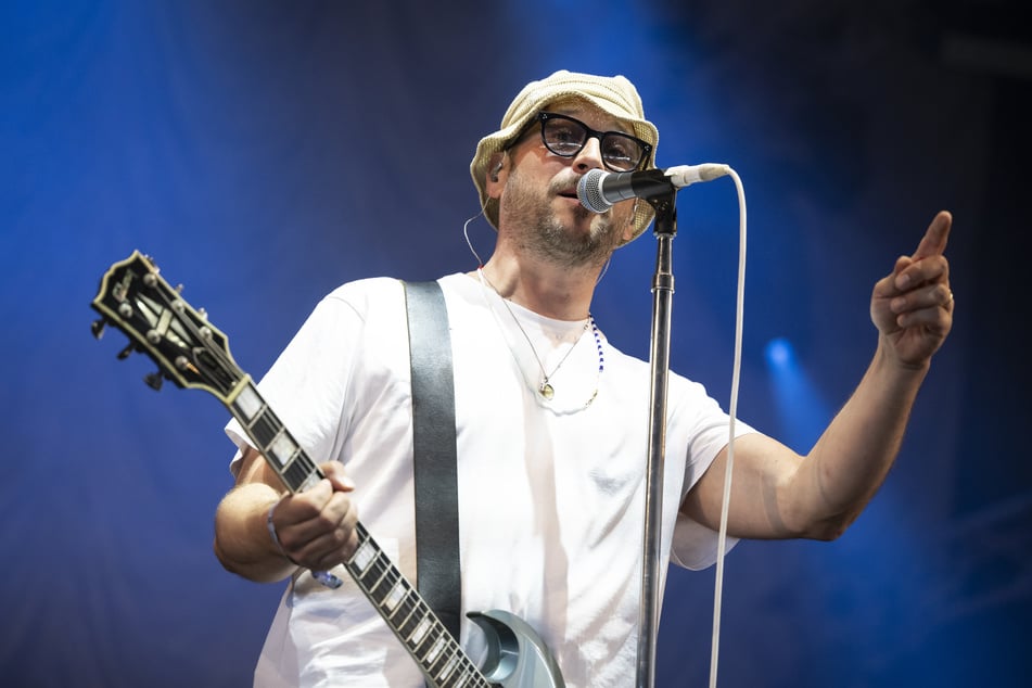 Arnim Teutoburg-Weiß (50) und seine Jungs wollten heute Abend eigentlich in Leipzig auftreten. Auf das Konzert müssen Beatsteaks-Fans nun jedoch vorerst verzichten. Aus gesundheitlichen Gründen wurde es verschoben.