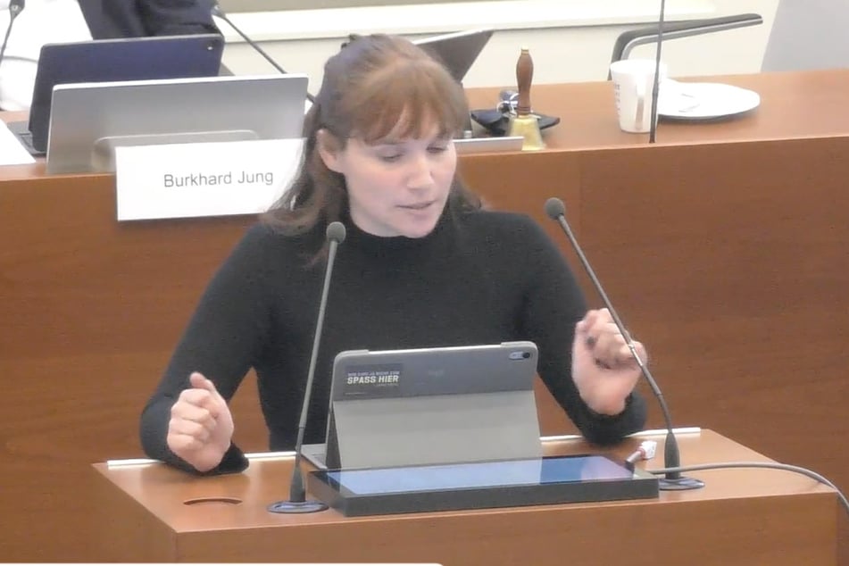 Grünen-Stadträtin Chantal Schneiß wies darauf hin, dass die Zonen lediglich zu Verdrängung führen würden. "Wer wirklich helfen will, sorgt dafür, dass Streetworker weiter Zugang haben und dass Betroffene eben nicht kriminalisiert werden."