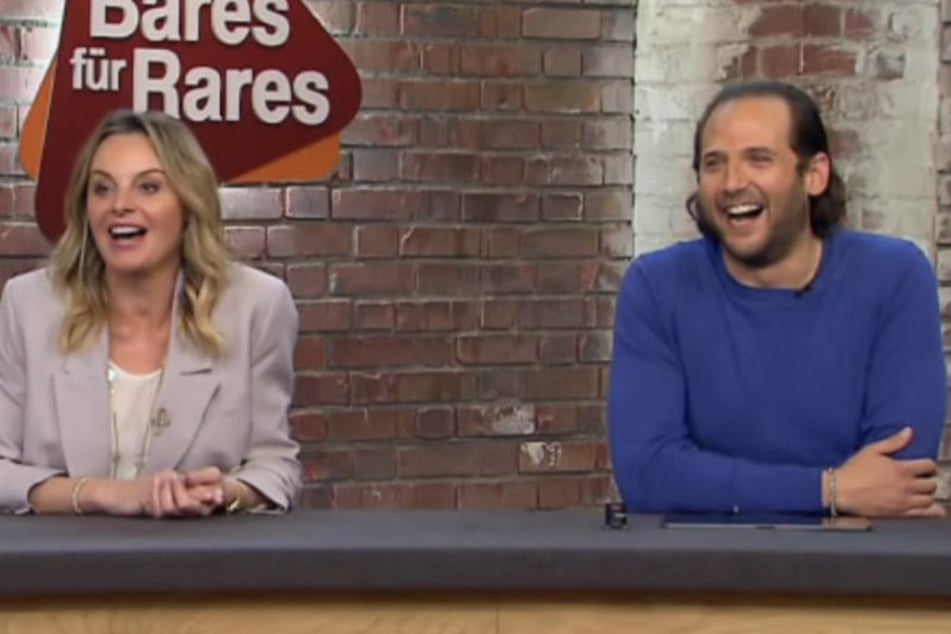 Die Händler müssen sich Mühe geben: Sie müssen die Gebote brüllen, da die Verkäuferin ein schlechtes Gehör hat.