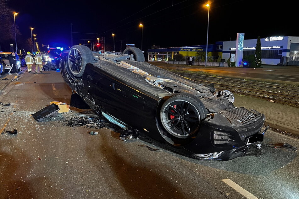 Schwerer Crash in Hannover: Vier Verletzte, Autos komplett zerstört