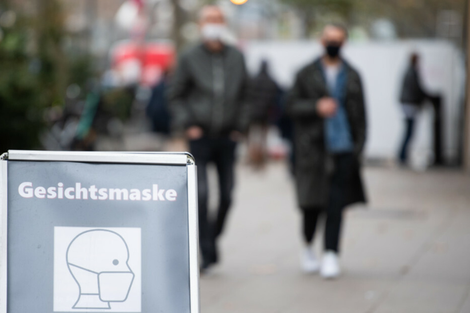Die Maskenpflicht auf der Straße wird ausgeweitet.