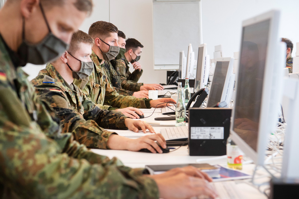 Soldaten der Bundeswehr helfen der Region Hannover bei der Nachverfolgung von Infektionsketten von dem Coronavirus.