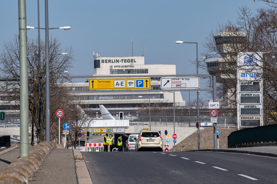 Statt in Tempelhof werden die Zweitimpfungen einfach am Flughafen Tegel verabreicht, das sorgte aber für viel Verwirrung.