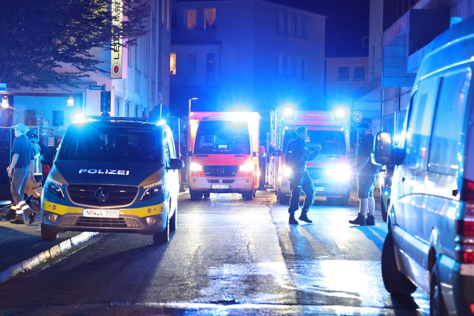 Messerattacke: Messerattacke auf Stadtfest: Todesopfer und Verletzte, Polizei löst Großalarm aus