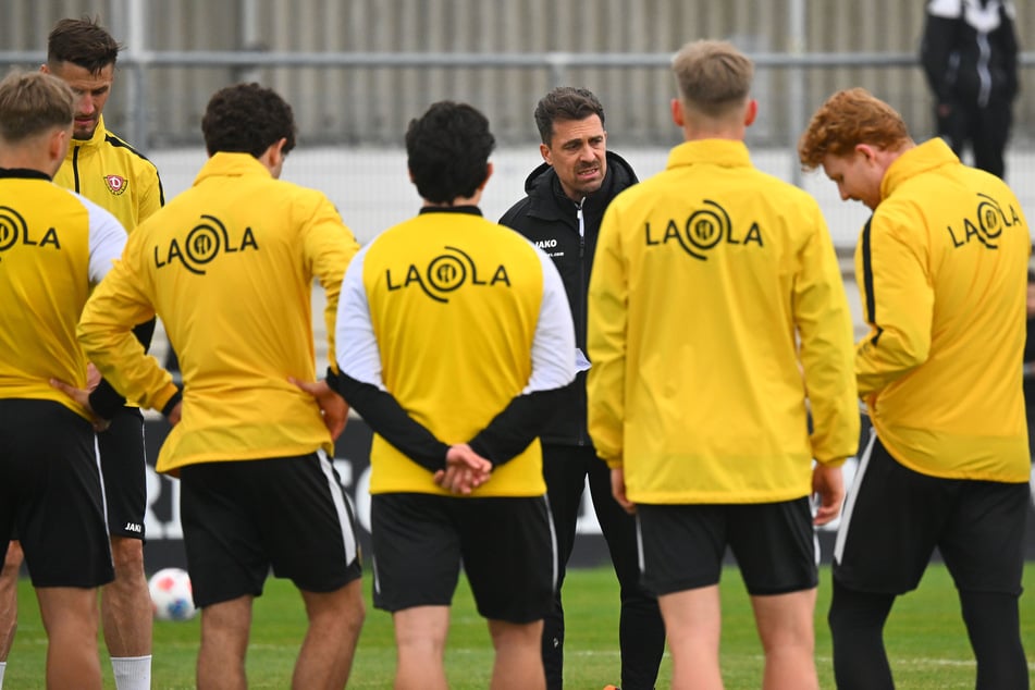 Sieht in den Ansetzungen keinen entscheidenden Einfluss: Dynamo-Cheftrainer Thomas Stamm (43, Mitte).