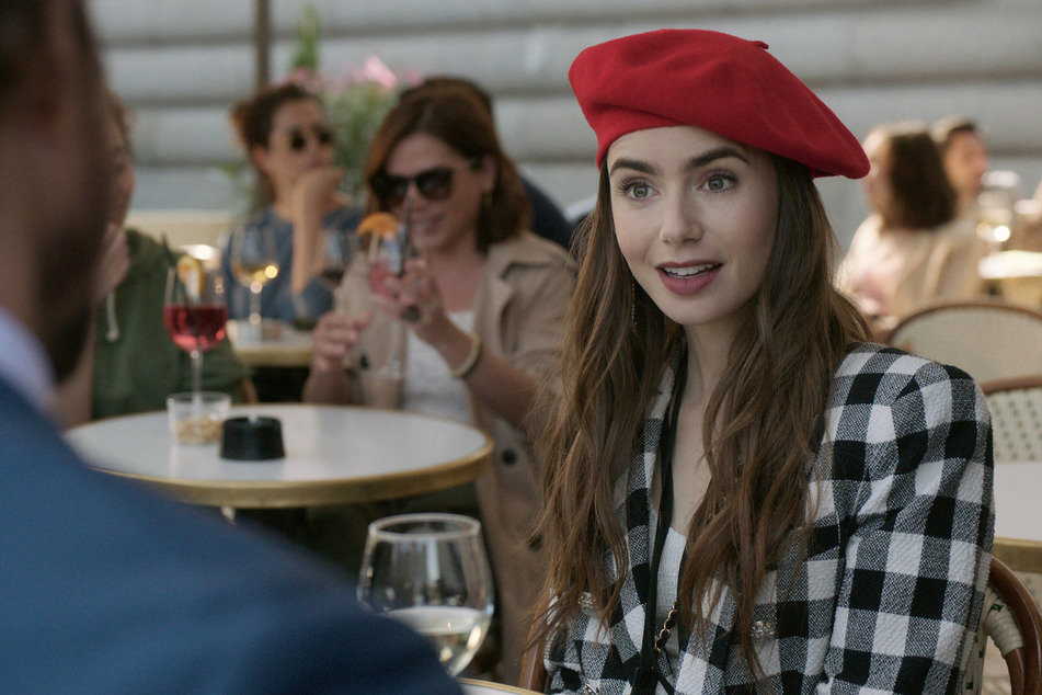 Lily Collins reprises her role as Emily Cooper, a Chicago native who relocates to Paris, in the Netflix series Emily in Paris.