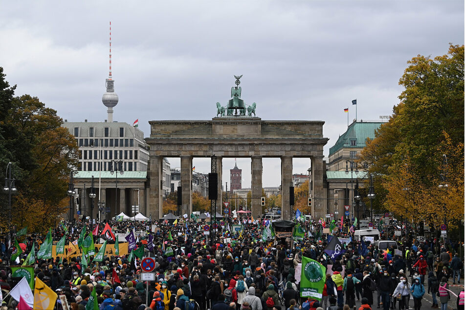 Berlin: Fridays for Future: Hunderte Klima-Aktivisten demonstrieren in Berlin
