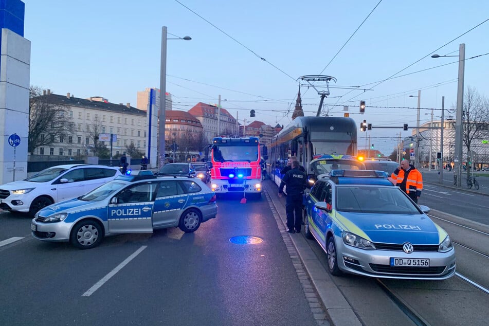 Der Ranstädter Steinweg musste stadtauswärts gesperrt werden. Auch Straßenbahnen mussten zeitweise mit Umleitung fahren.