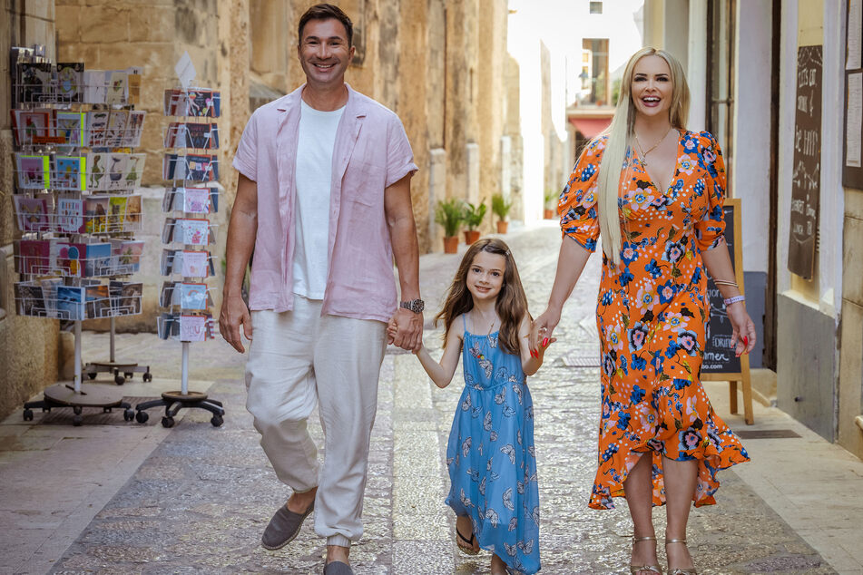 In der Doku "Familienglück auf Mallorca" sind ab Mittwoch wieder Daniela Katzenberger (36), Ehemann Lucas Cordalis (55) und Tochter Sophia (7) zu sehen.