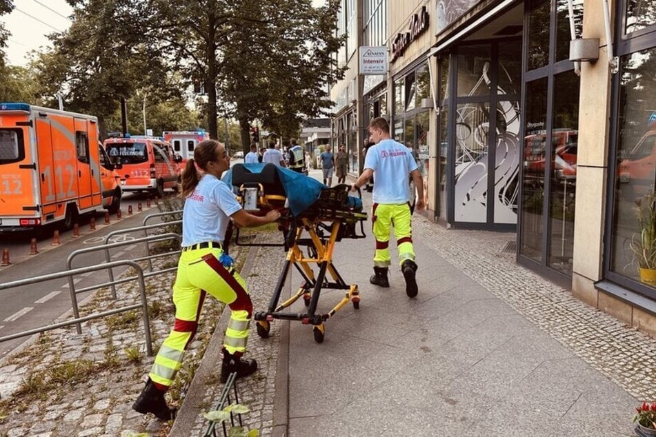 Der Rettungsdienst musste mehrere Intensivpatienten aus einem betroffenen Pflegeheim evakuieren.