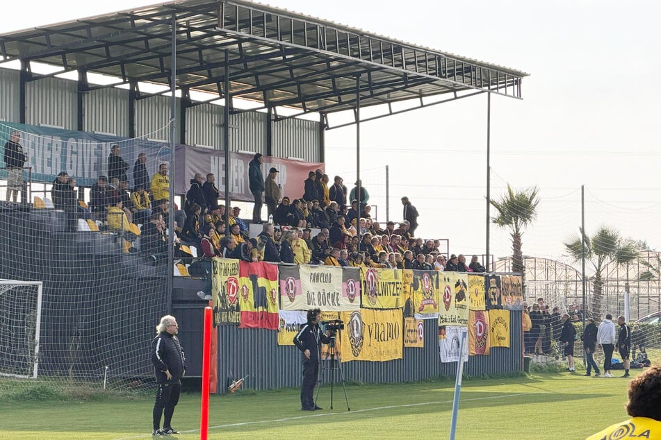 Zahlreiche schwarz-gelbe Fans haben den Weg in die Türkei gefunden.