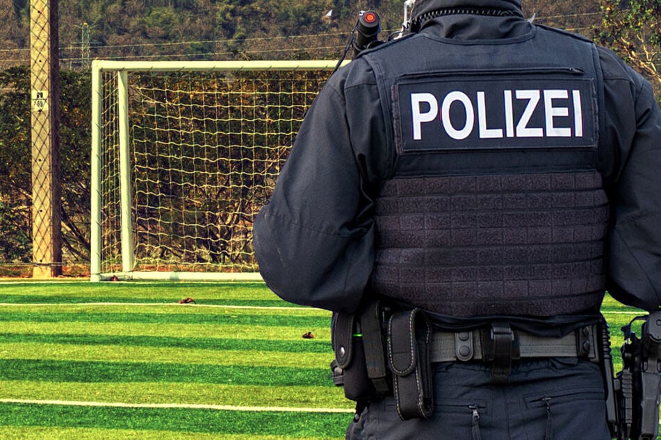 Ein Fußball-Trainer aus dem Raum Frankfurt soll bei den Turn- und Sportfreunden Hornau in Kelkheim mindestens vier Minderjährige sexuell missbraucht haben. (Symbolbild)