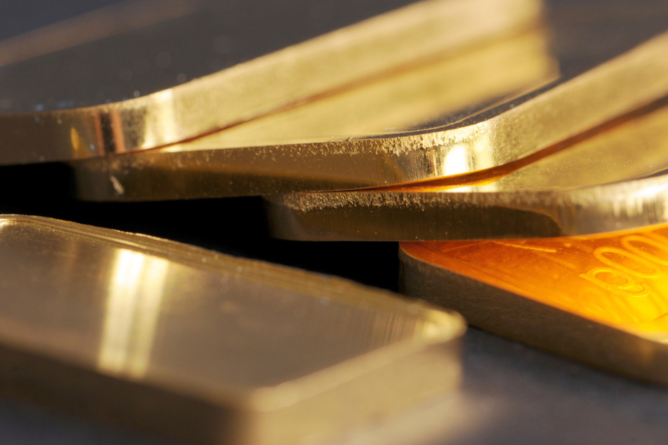 Die Frau hatte zehn je 100 Gramm schwere Goldbarren bei sich. (Symbolbild)