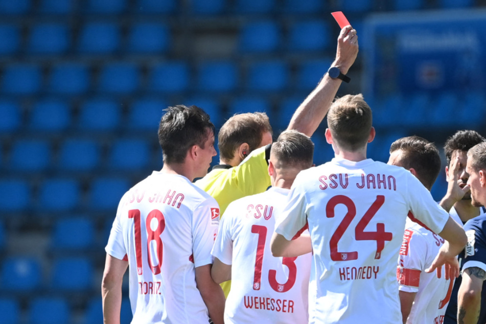 Die meisten Spieler vom SSV Jahn Regensburg scheinen sich vom Klub abzuwenden.