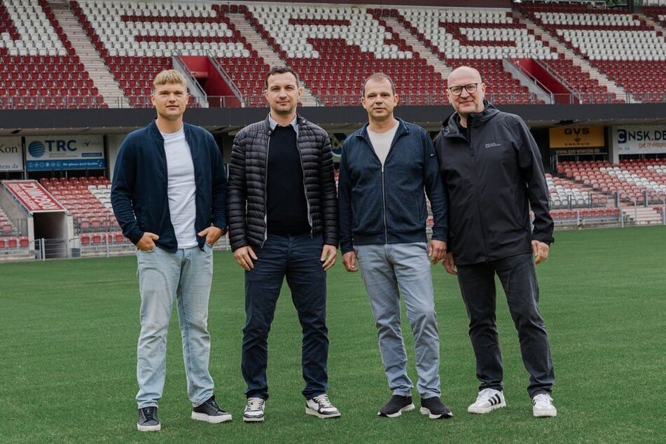 Sebastian Turowski (46, 2.v.r., hier mit Sebastian Weidhaas, Daniel Ziebig und Gunnar Winkler, v.l.) wird der neue Leiter des Nachwuchsleistungszentrums von Energie Cottbus.