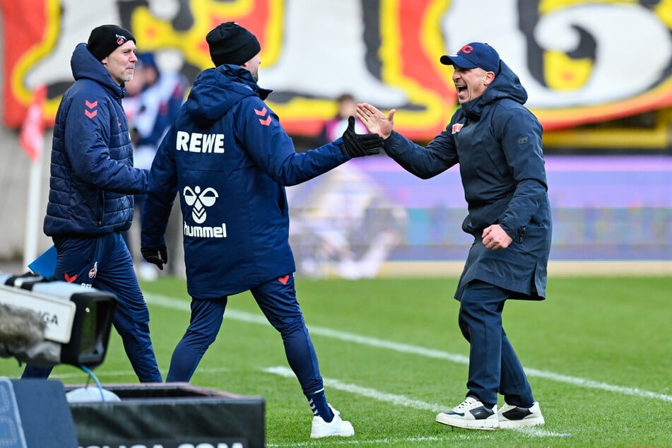 Auch auf der Bank jubelte das Trainer-Gespann um Chefcoach Gerhard Struber (45, r.) über den Sieg in der Pfalz.