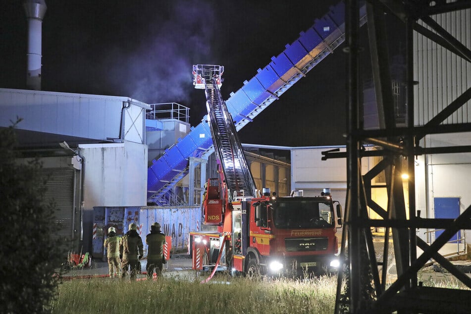 Insgesamt waren rund 60 Brandbekämpfer am Abend im Einsatz.